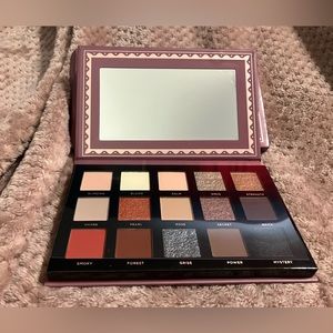 ACE BEAUTÉSmoky Roses Eyeshadow Palette -NEW